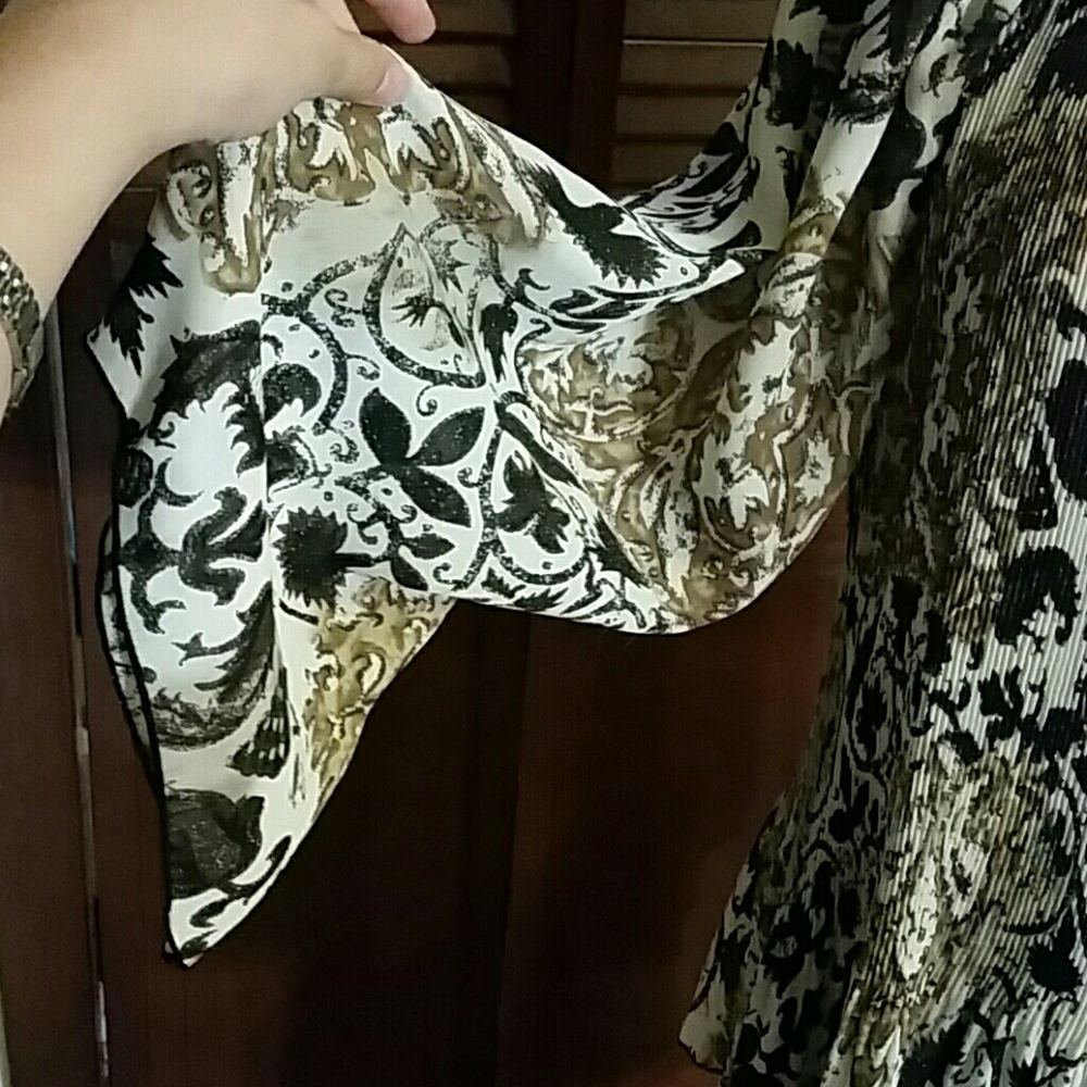 Beautiful blouse - Picture 2 of 4